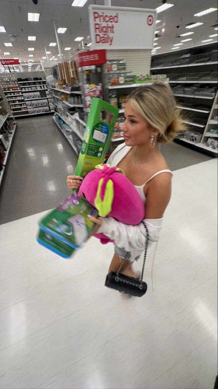 breckiehill snapchat image archive image