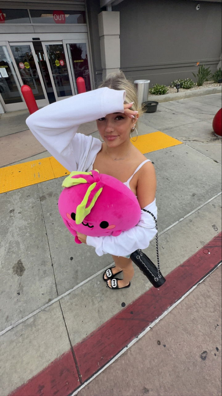 breckiehill snapchat image archive image