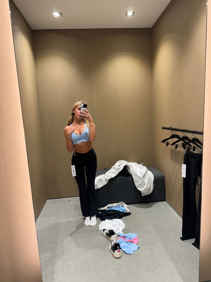 breckiehill snapchat image archive image