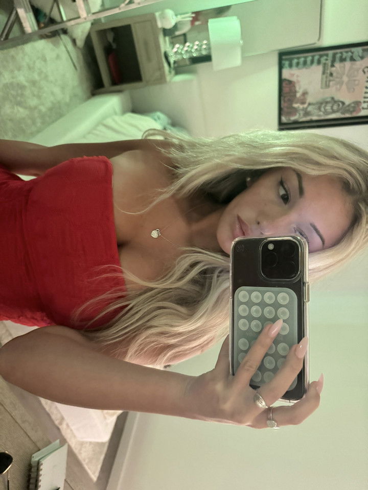 breckiehill snapchat image archive image