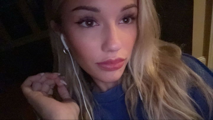 breckiehill snapchat image archive image