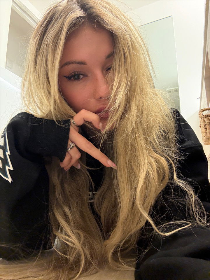 breckiehill snapchat image archive image