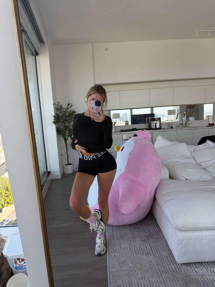 breckiehill snapchat image archive image