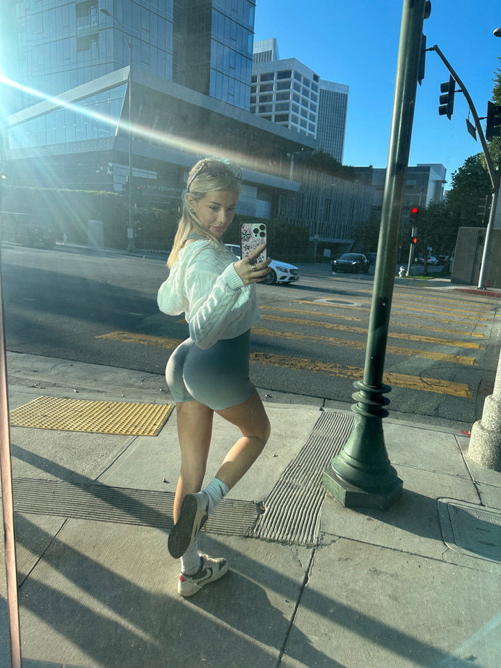 breckiehill snapchat image archive image