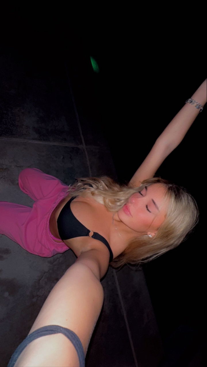 breckiehill snapchat image archive image