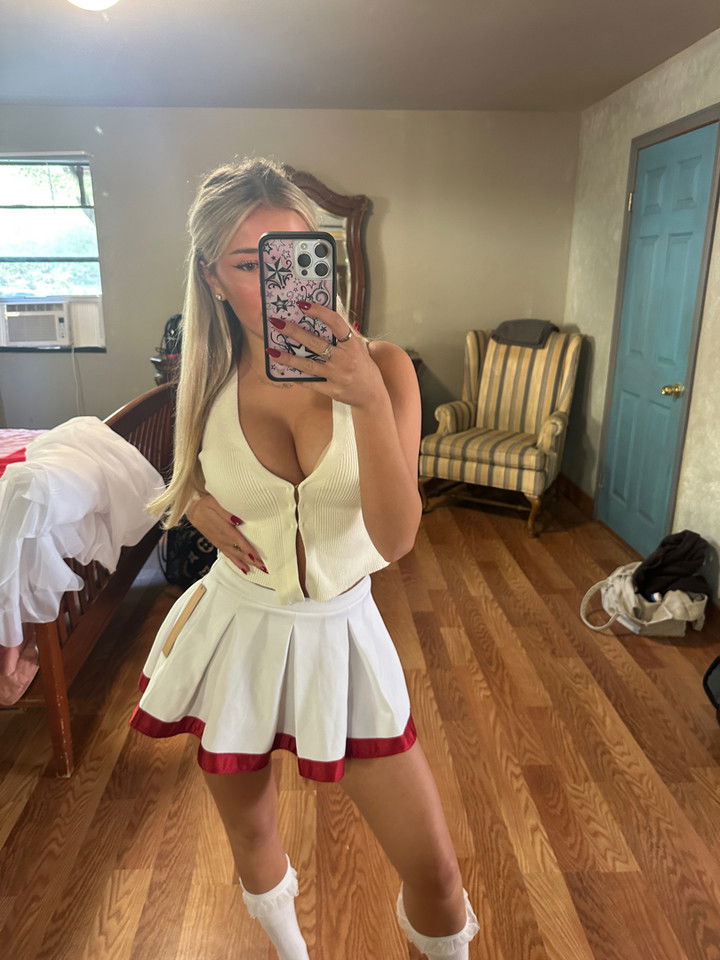 breckiehill snapchat image archive image