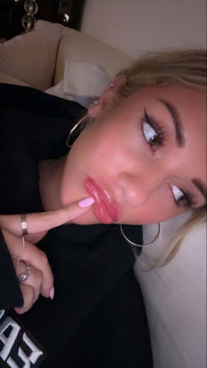 breckiehill snapchat image archive image