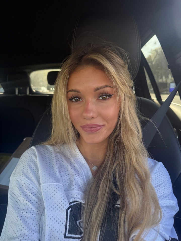 breckiehill snapchat image archive image