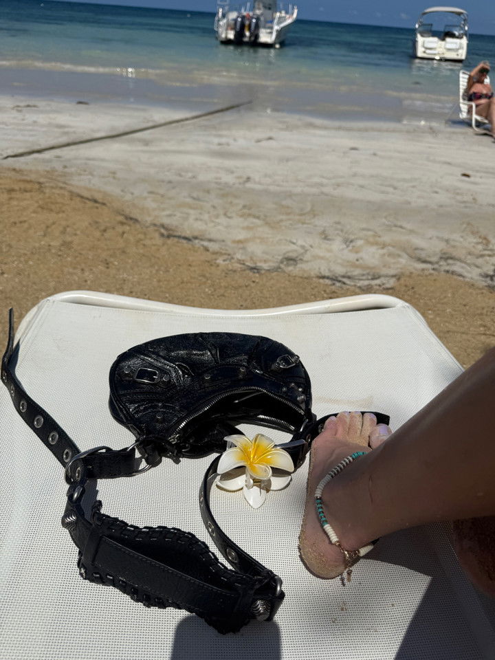 breckiehill snapchat image archive image