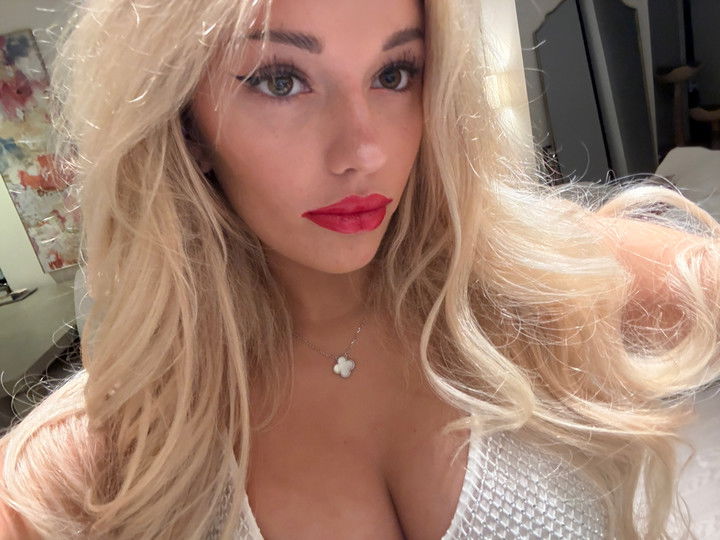 breckiehill snapchat image archive image