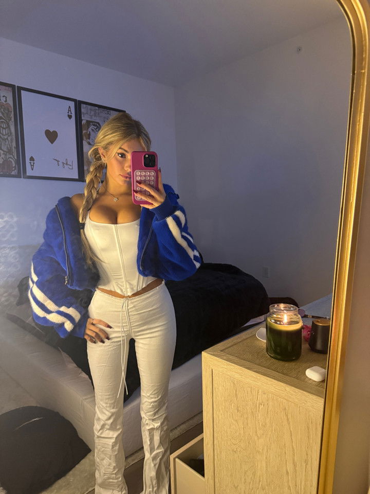 breckiehill snapchat image archive image