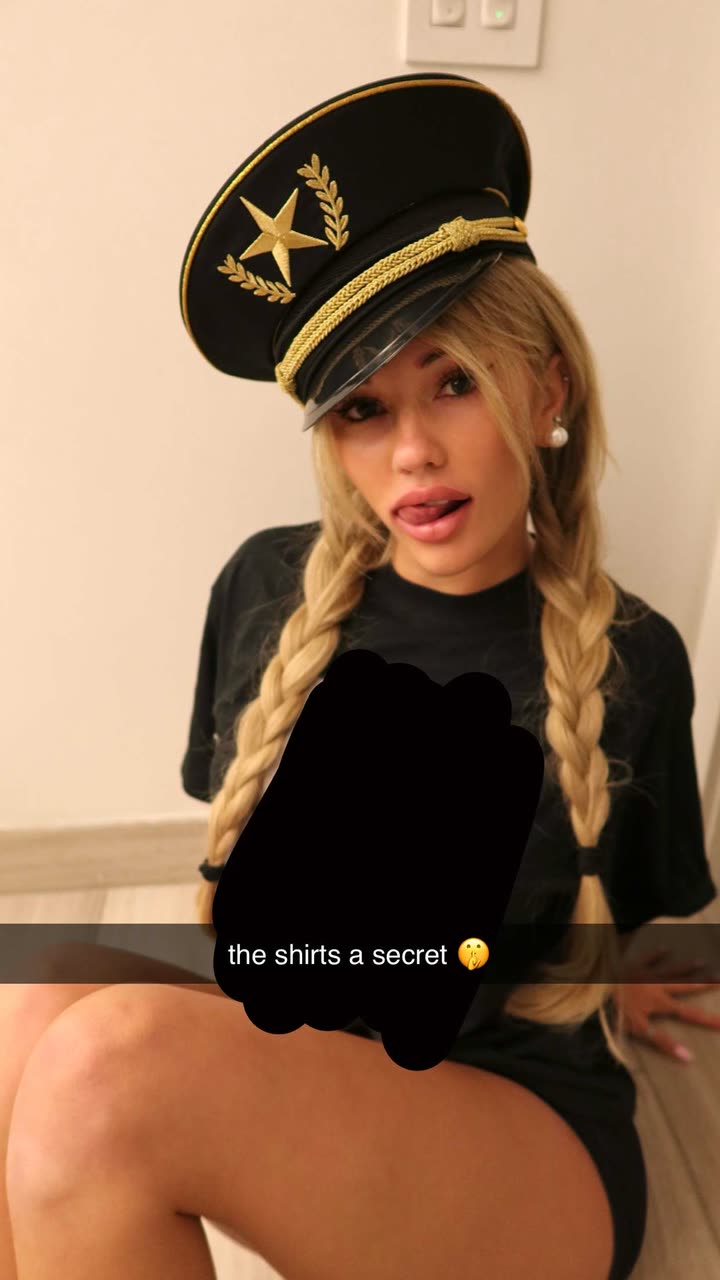 breckiehill snapchat image archive image