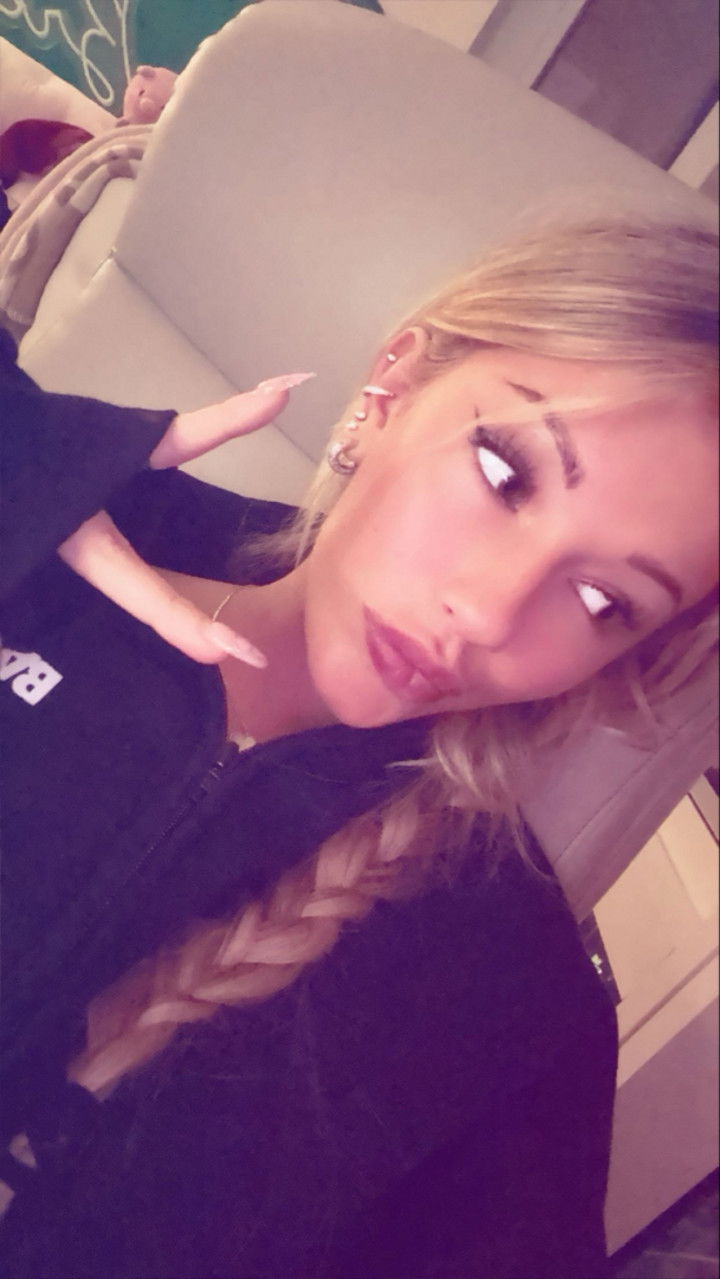 breckiehill snapchat image archive image