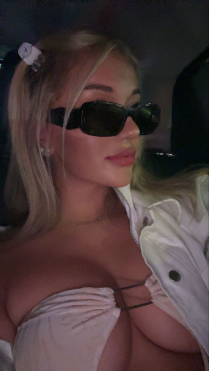 breckiehill snapchat image archive image