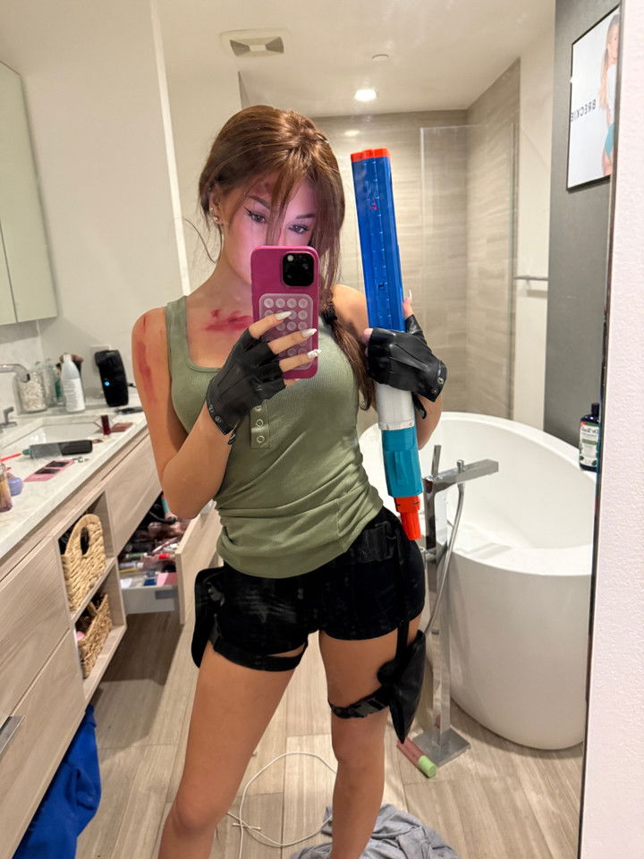 breckiehill snapchat image archive image