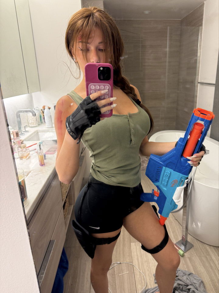 breckiehill snapchat image archive image