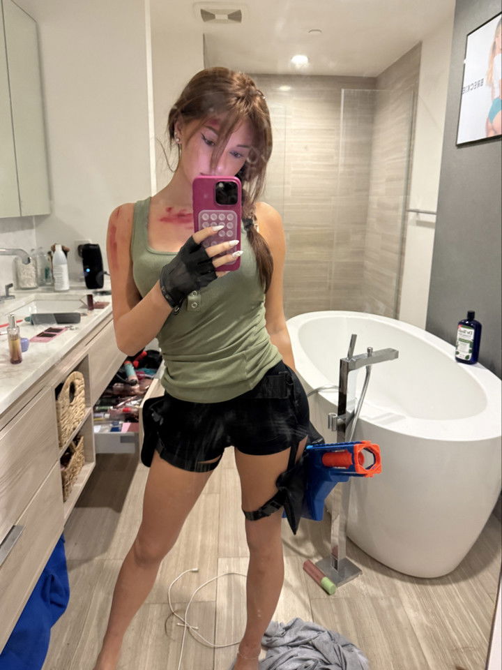 breckiehill snapchat image archive image