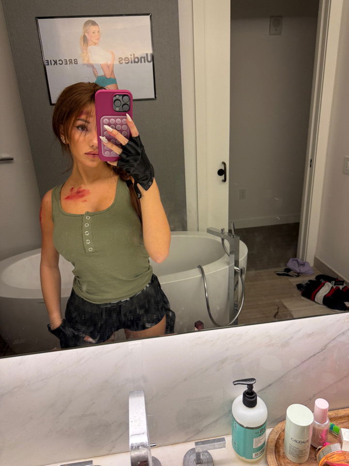 breckiehill snapchat image archive image