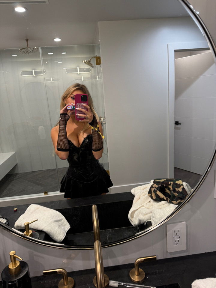 breckiehill snapchat image archive image