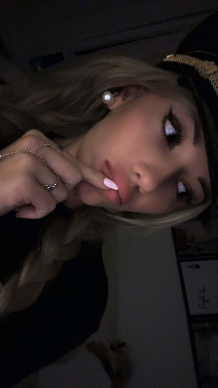 breckiehill snapchat image archive image