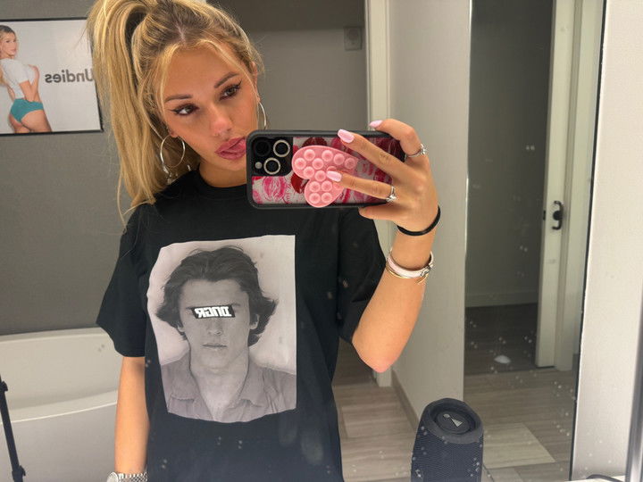 breckiehill snapchat image archive image