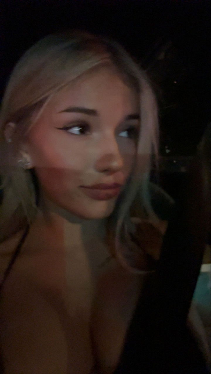 breckiehill snapchat image archive image