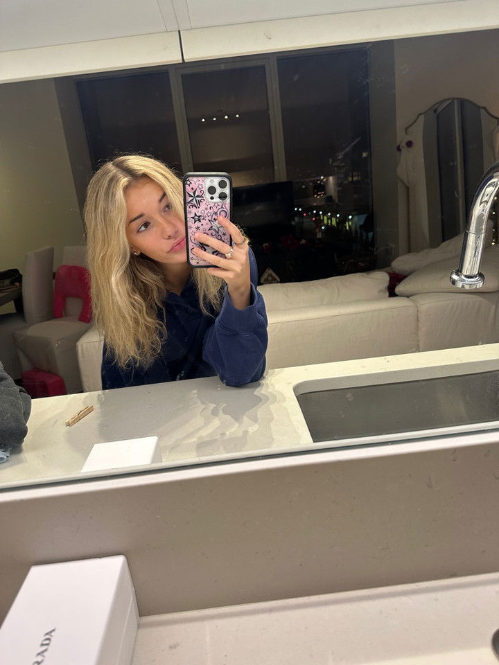 breckiehill snapchat image archive image