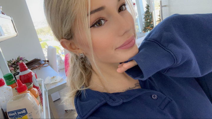 breckiehill snapchat image archive image