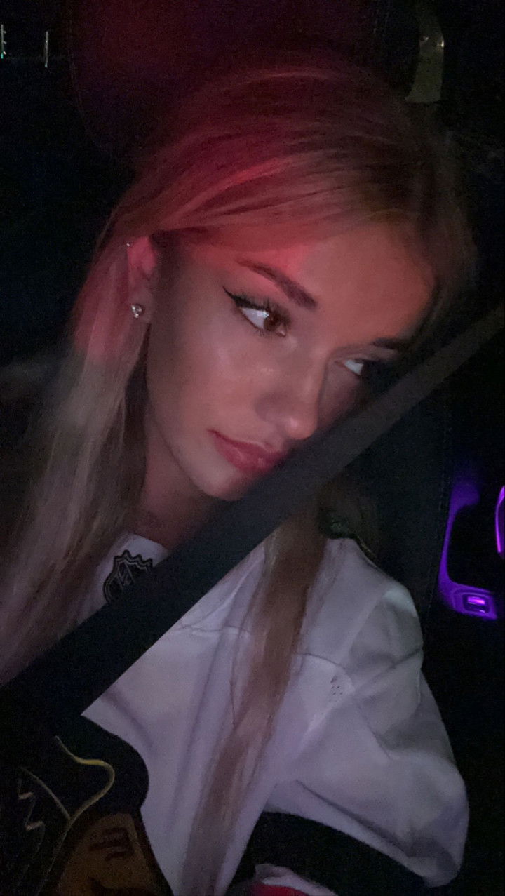 breckiehill snapchat image archive image