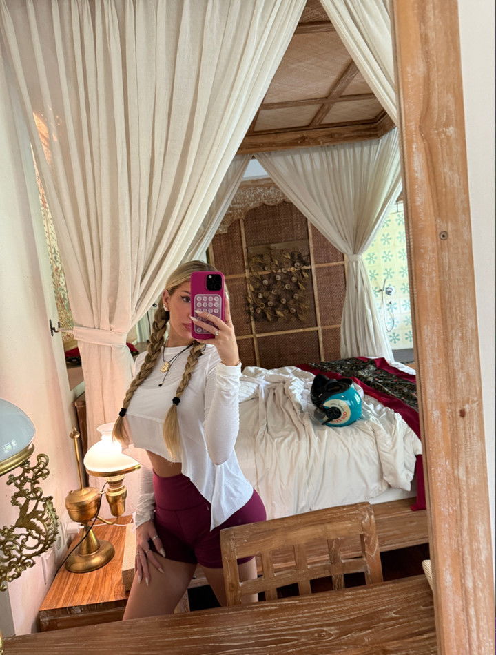 breckiehill snapchat image archive image