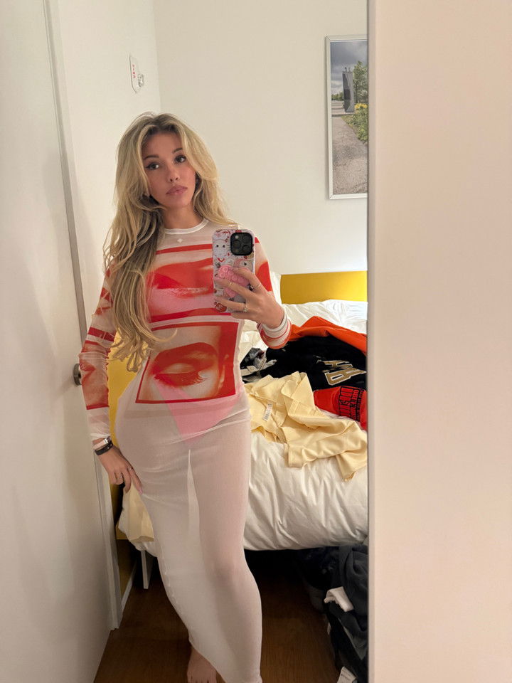 breckiehill snapchat image archive image