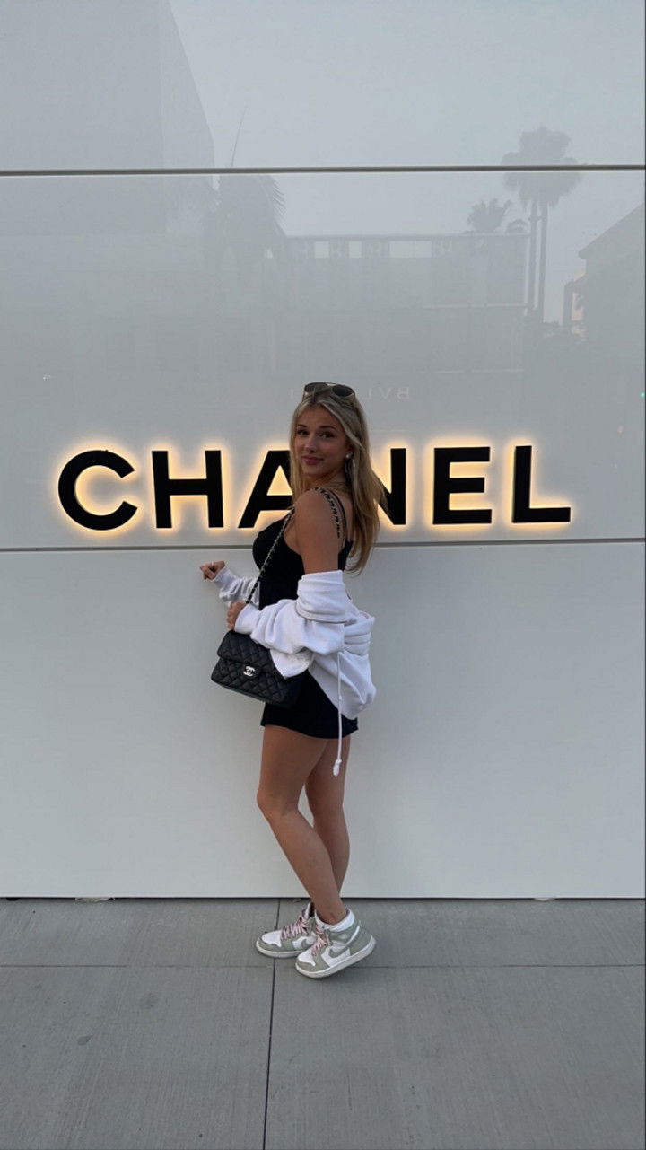 breckiehill snapchat image archive image