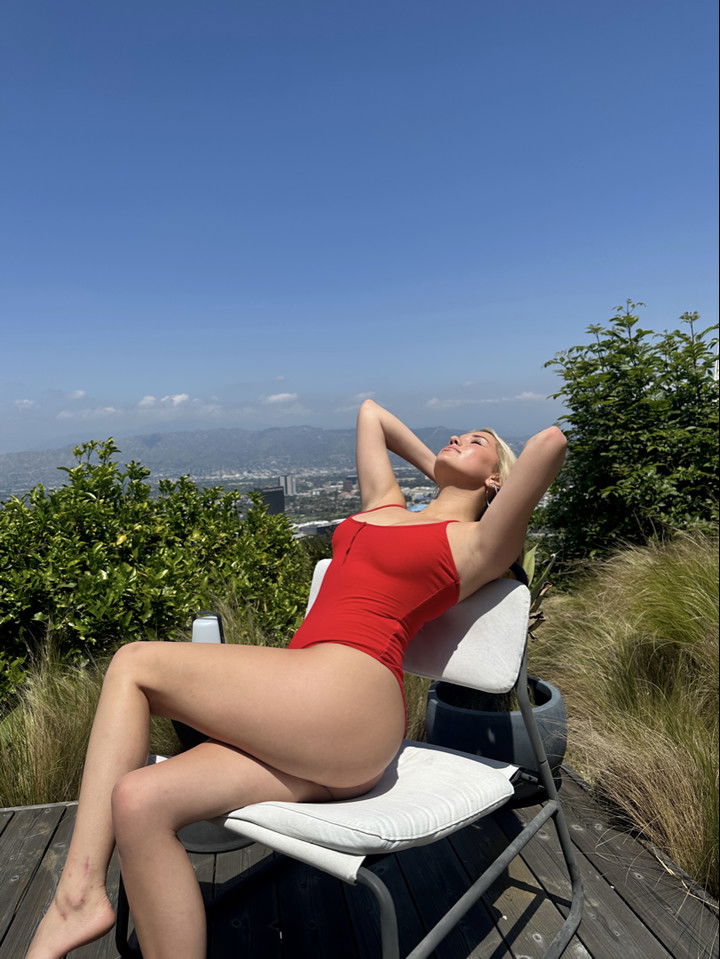 breckiehill snapchat image archive image