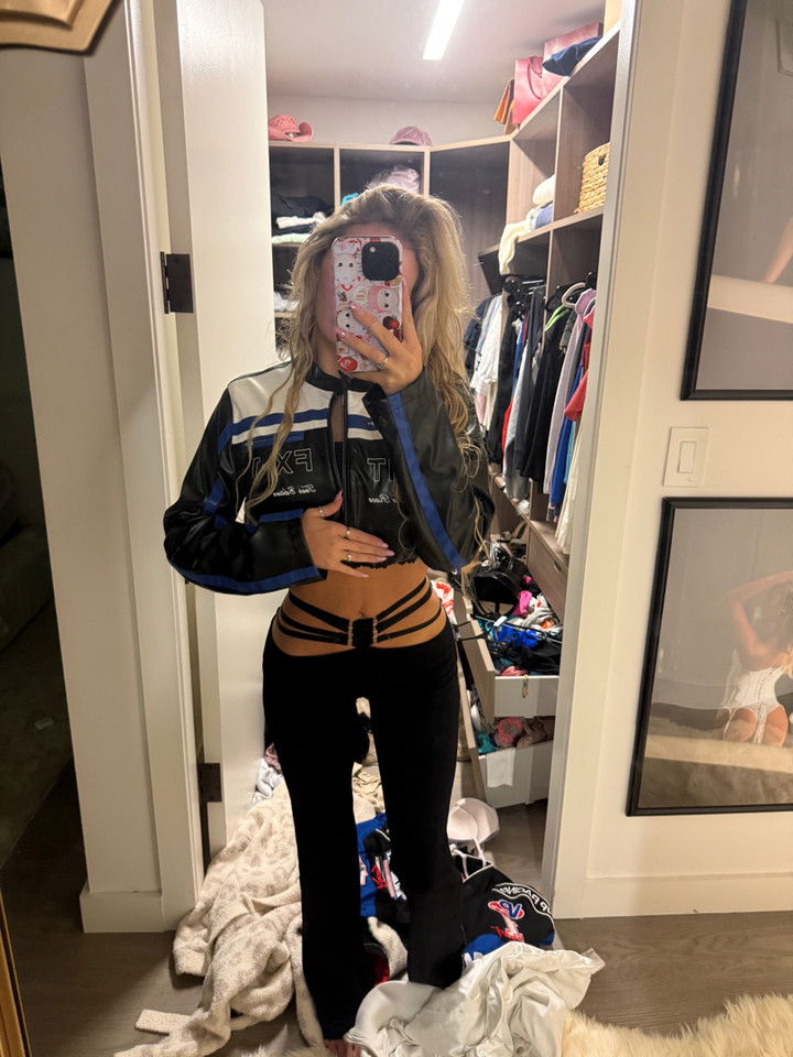 breckiehill snapchat image archive image