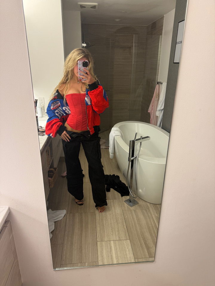 breckiehill snapchat image archive image