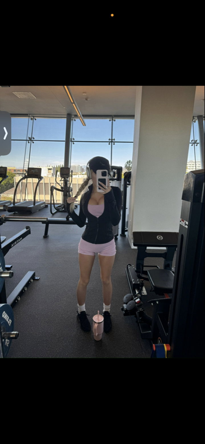 breckiehill snapchat image archive image