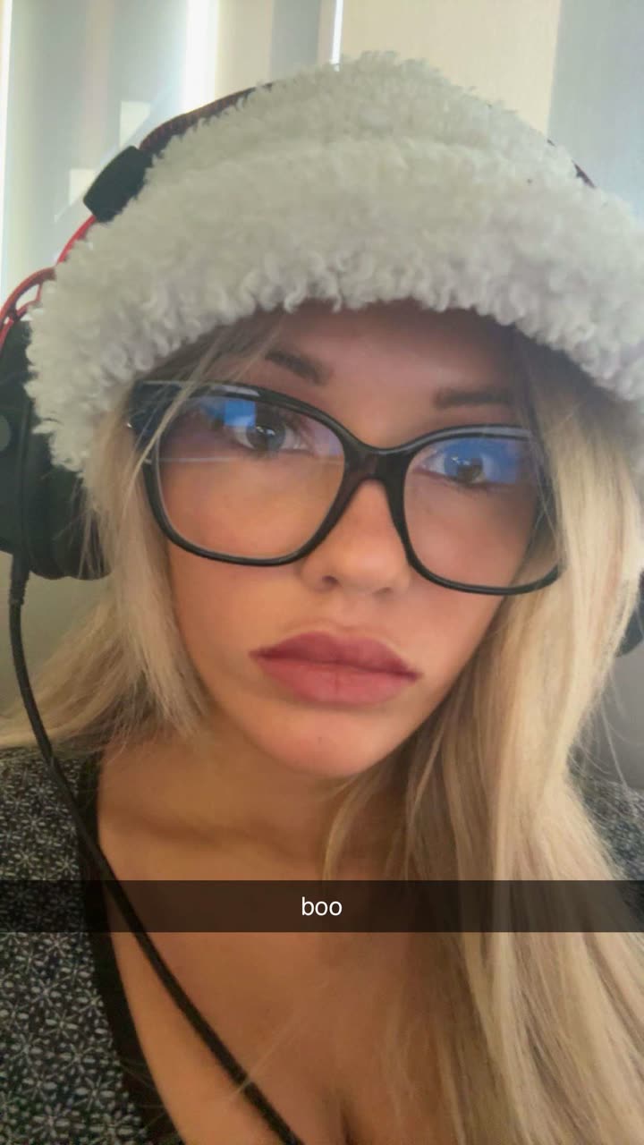 breckiehill snapchat image archive image