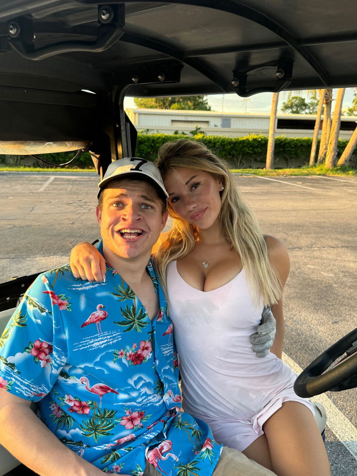 breckiehill snapchat image archive image