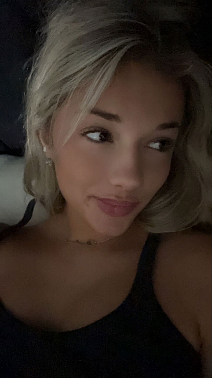 breckiehill snapchat image archive image