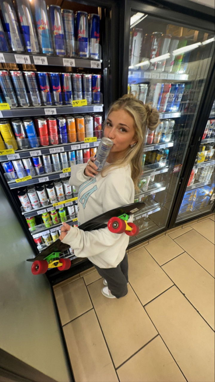 breckiehill snapchat image archive image