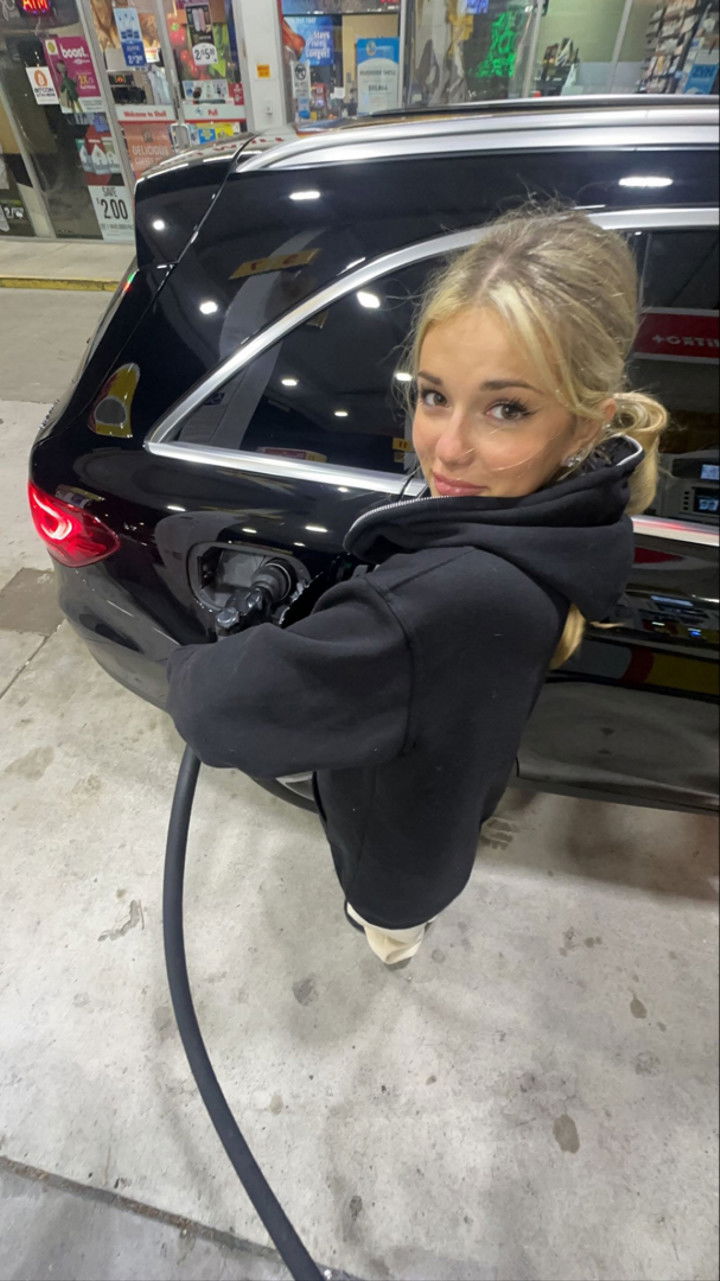 breckiehill snapchat image archive image