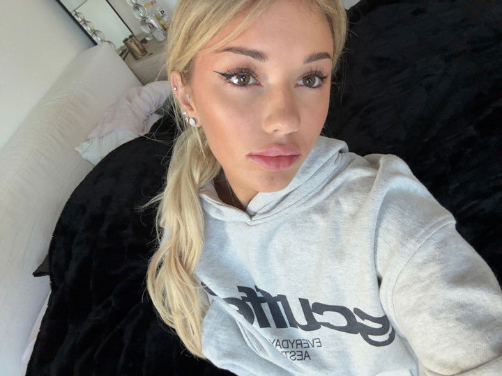 breckiehill snapchat image archive image