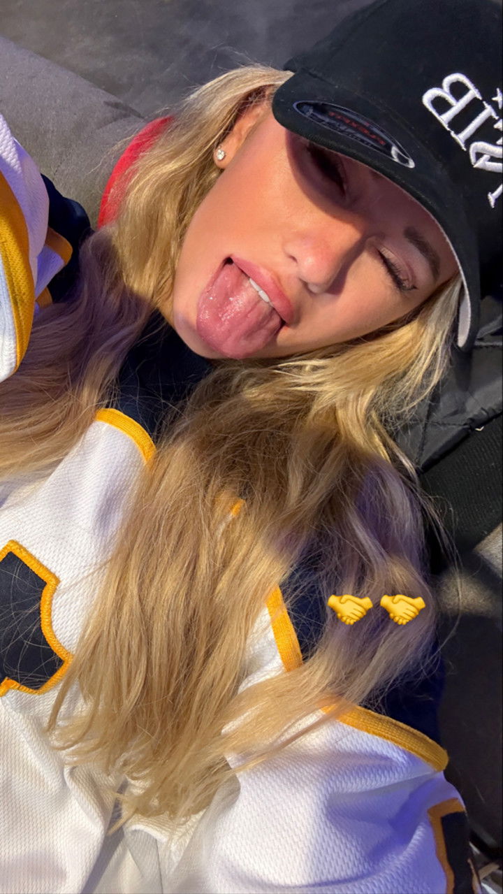 breckiehill snapchat image archive image