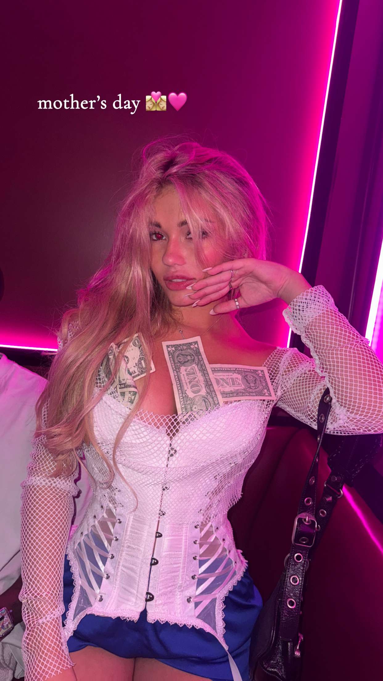 breckiehill snapchat image archive image