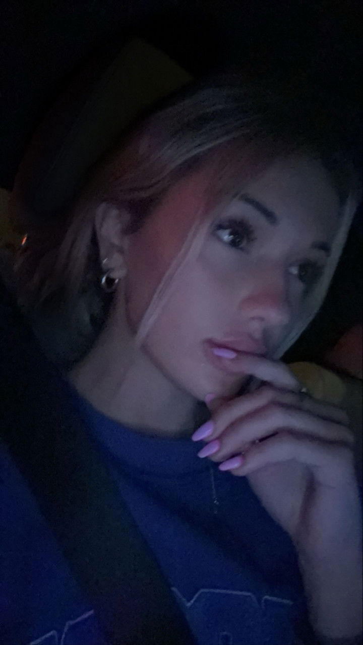 breckiehill snapchat image archive image