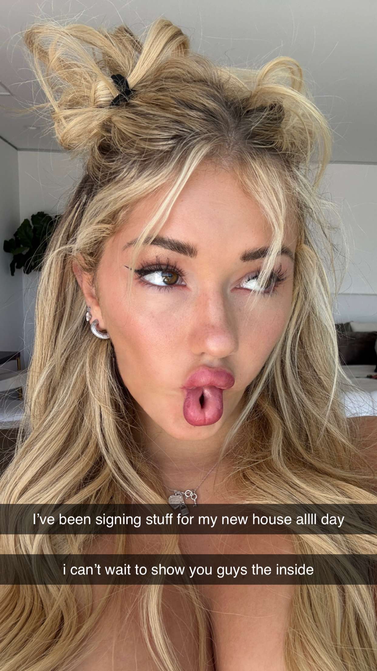 breckiehill snapchat image archive image