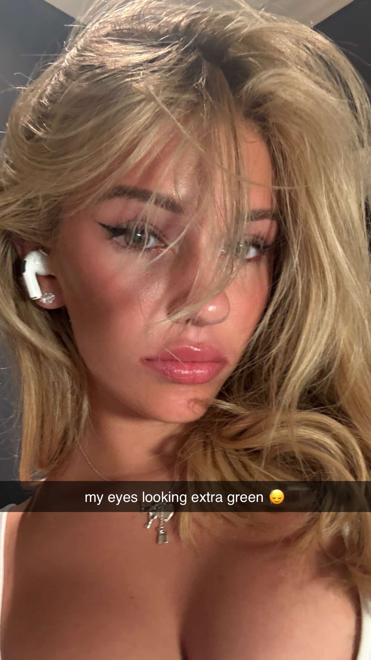 breckiehill snapchat image archive image