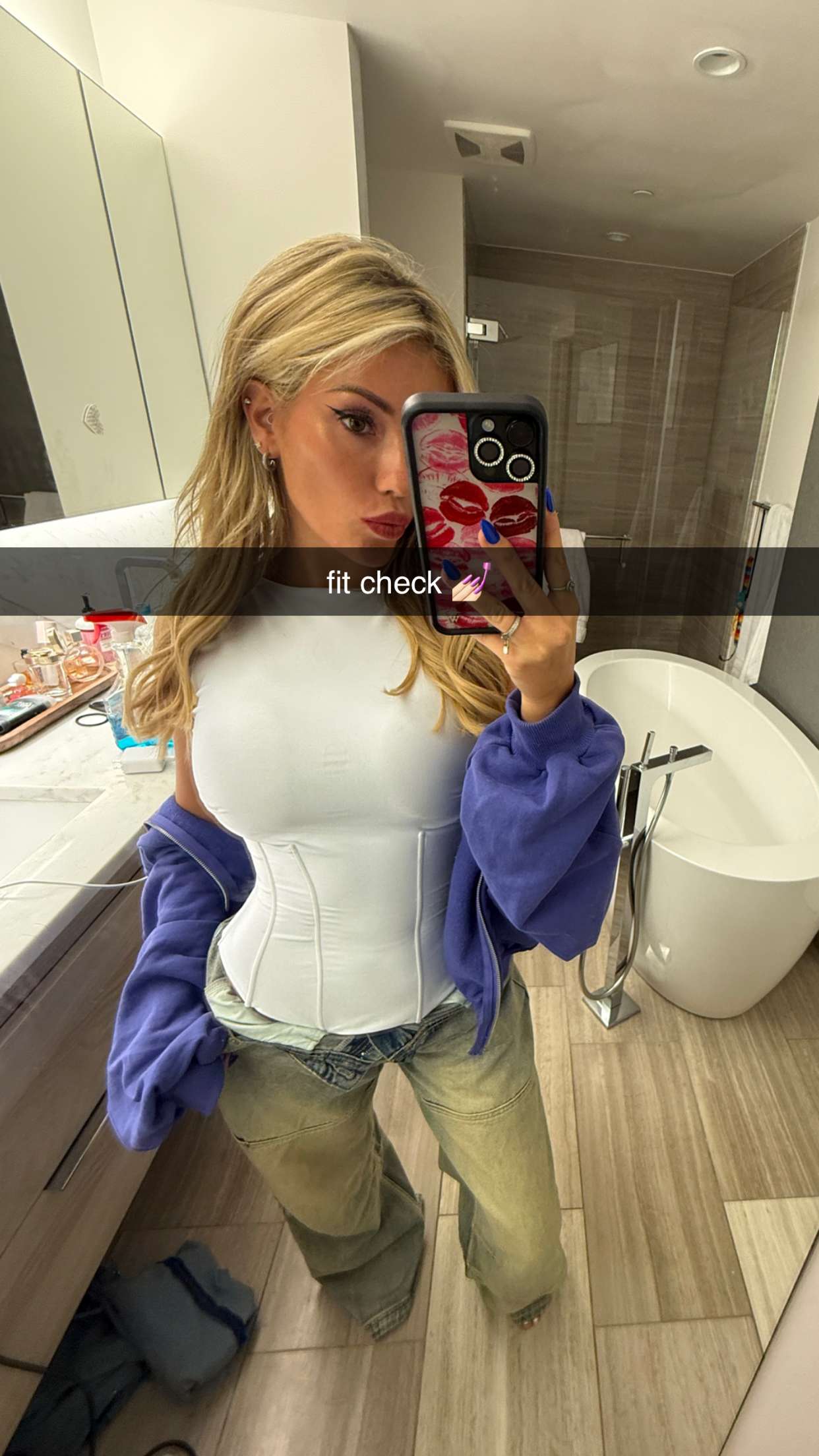 breckiehill snapchat image archive image