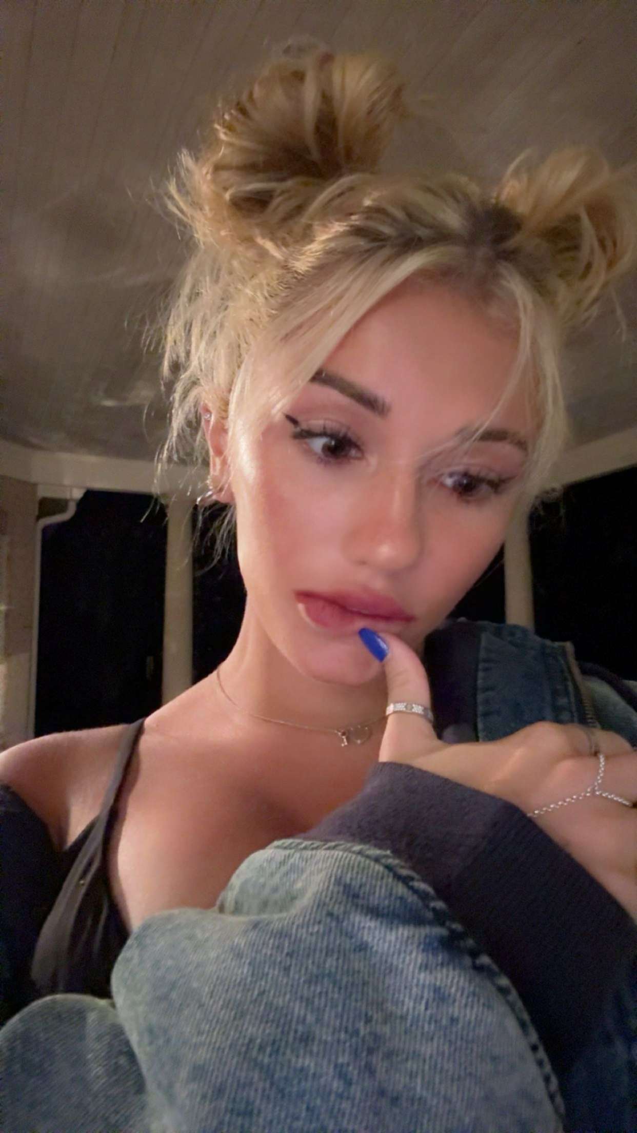 breckiehill snapchat image archive image