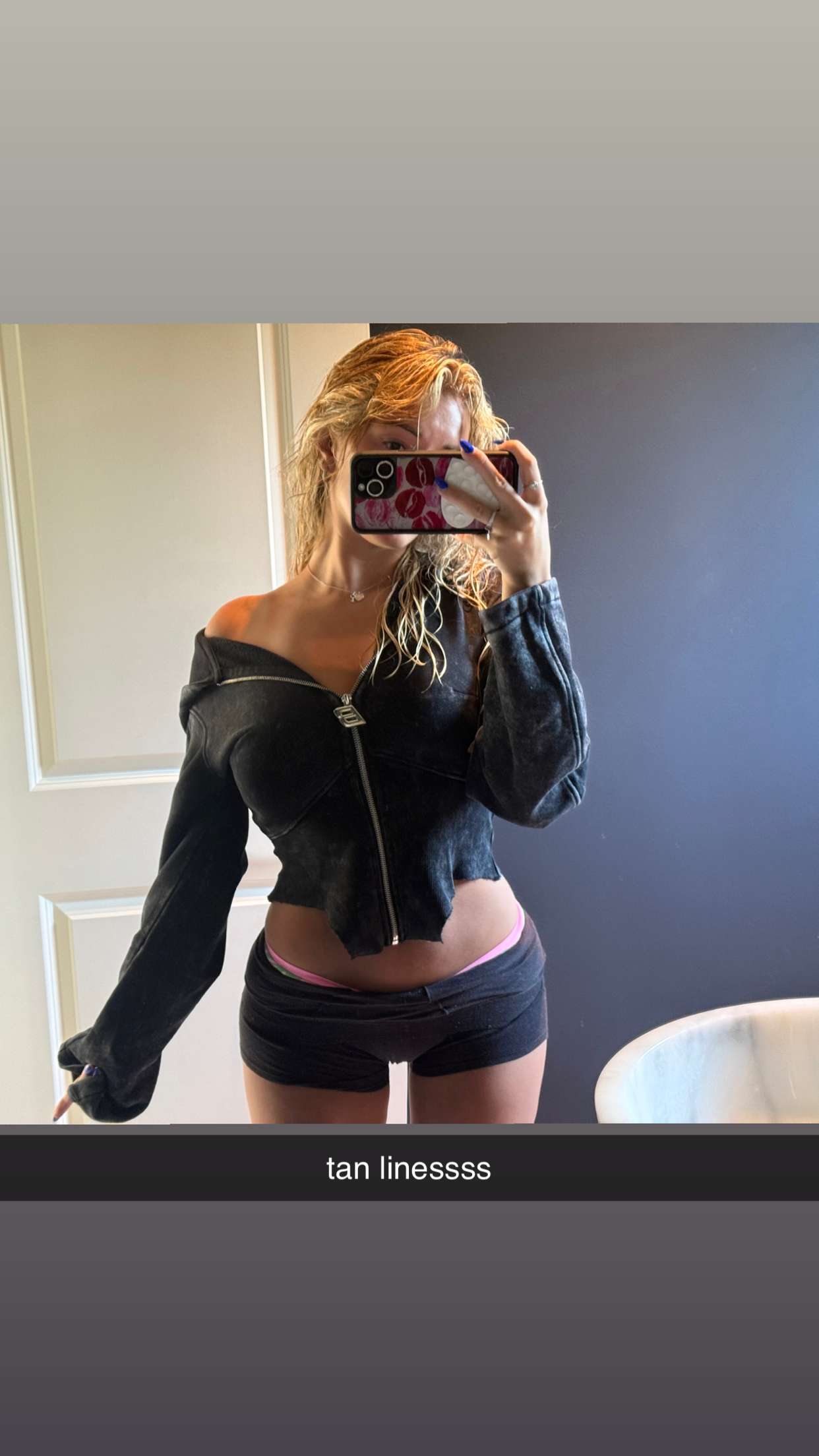 breckiehill snapchat image archive image